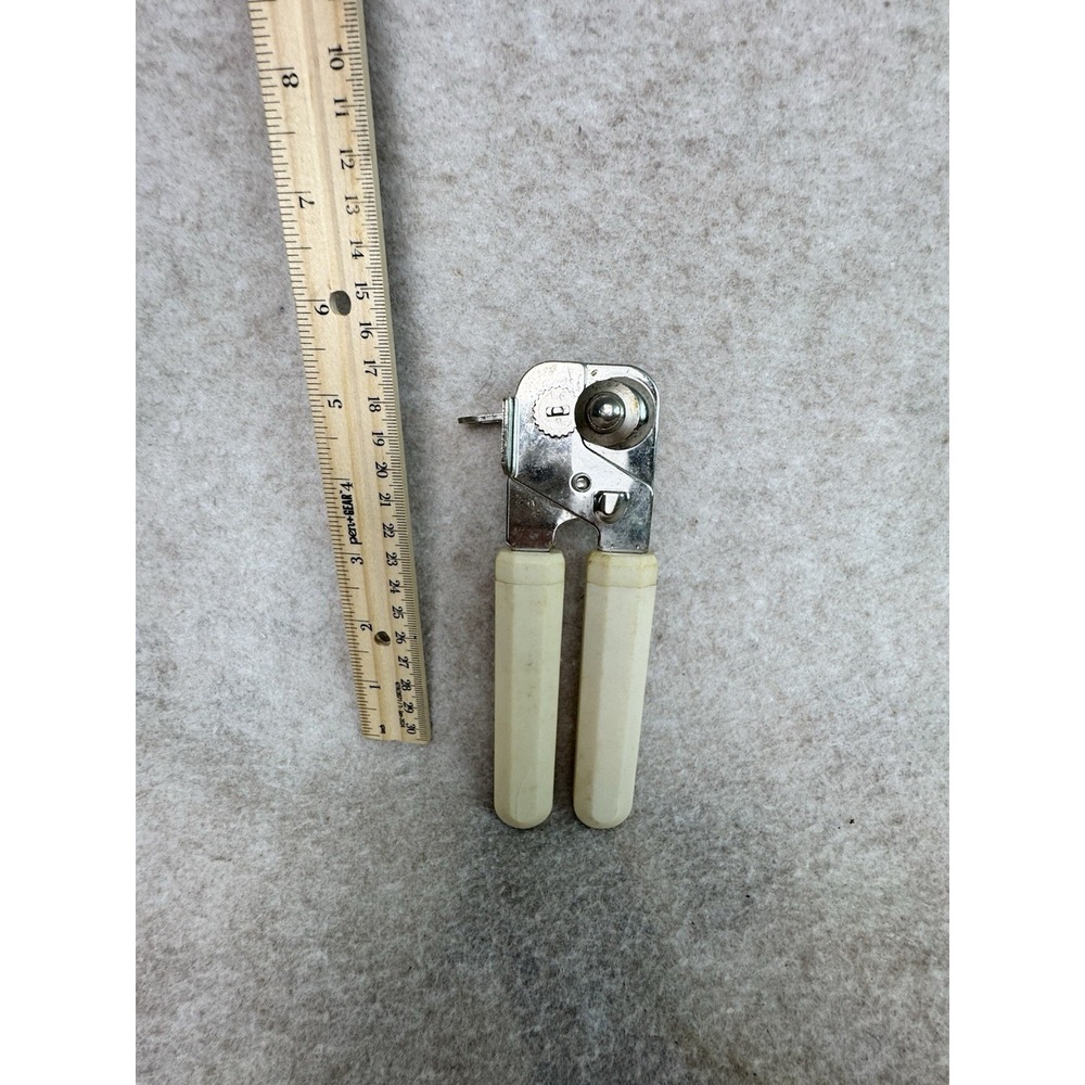 Vintage Unbranded Manual Can Opener w Bottle Opener‎ Soft Handle USA